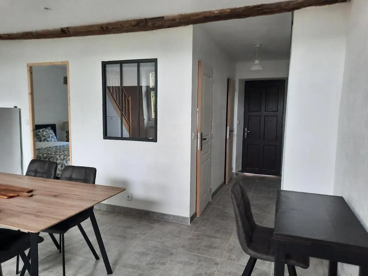 Chez Line Et Pierre: Appartement Spacieux, Lumineux Et Equipe La Bastide-de-Sérou