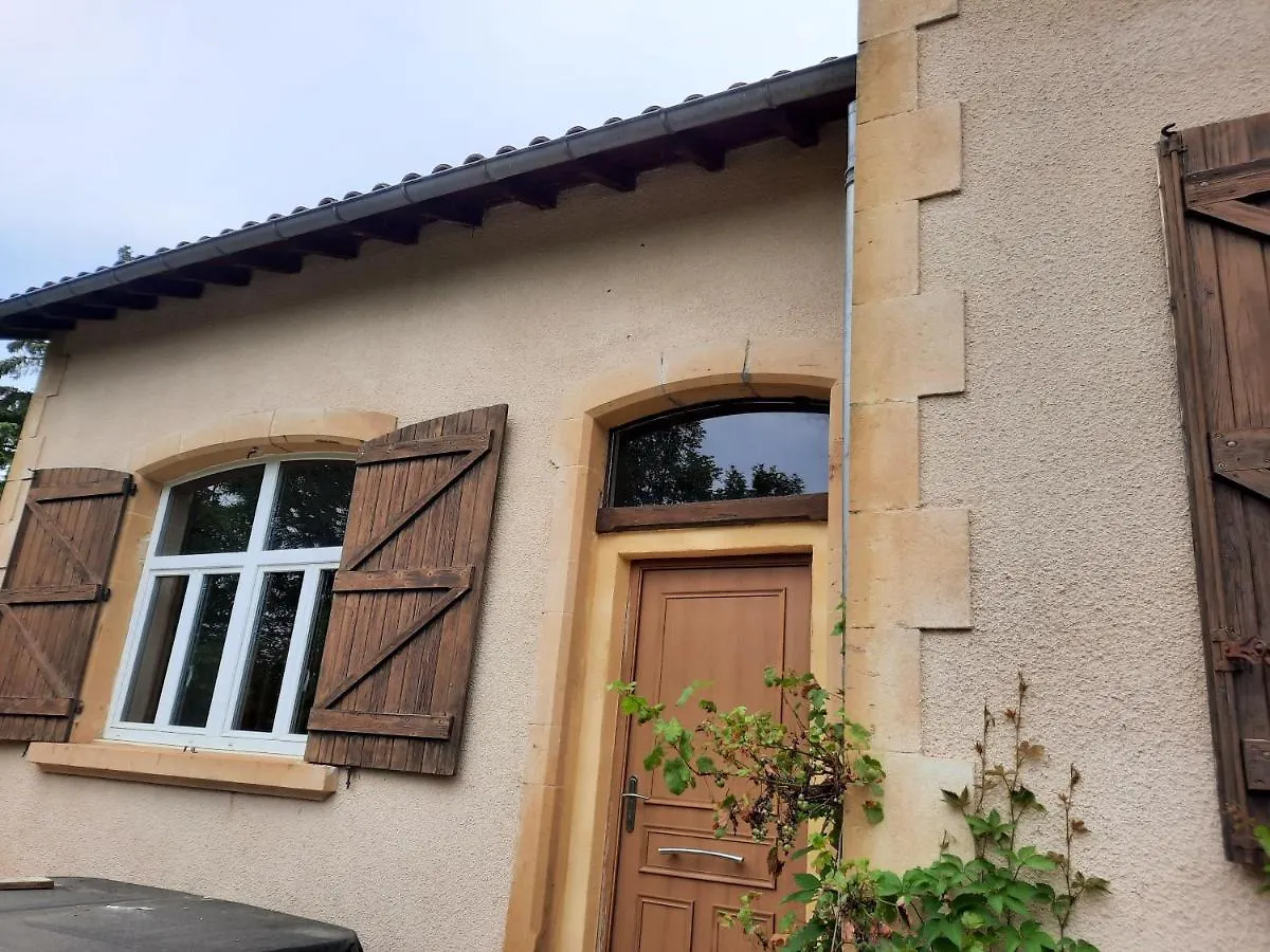 Chez Line Et Pierre: Appartement Spacieux, Lumineux Et Equipe La Bastide-de-Sérou France